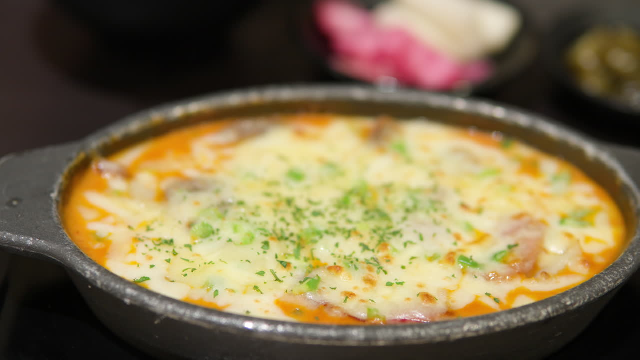 로즈 치즈 감자 그라틴 금속 접시 그 ⁇  - 즐거운 돌리 오른쪽