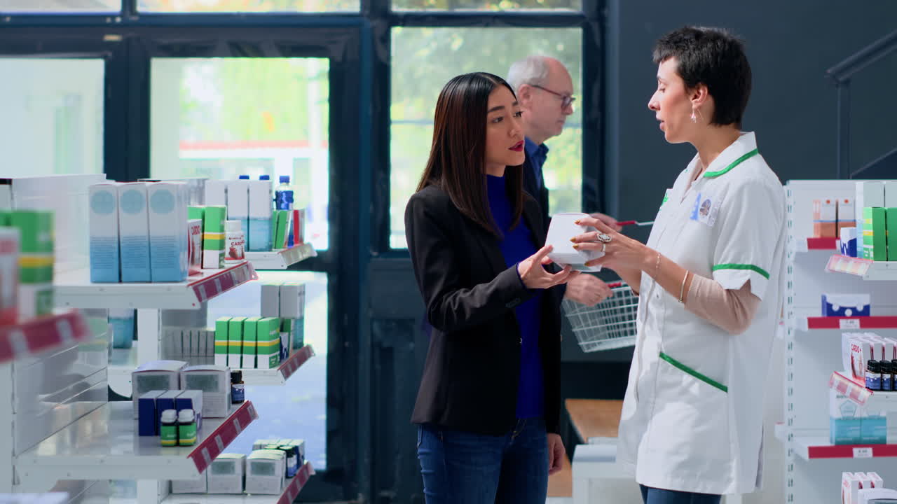 고객을 돕는 약리학자