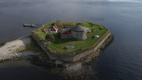 Luftaufnahme-Der-Insel-Munkholmen-In-Trondheim,-Norwegen