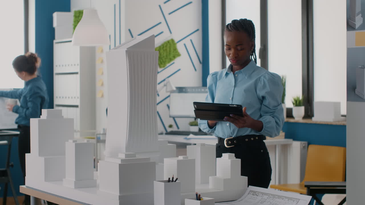 Équipe de conception architecturale au bureau