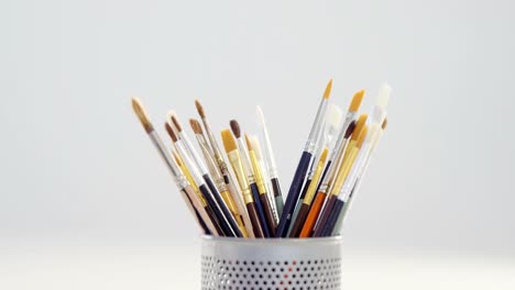 Close-up-of-various-paint-brushes