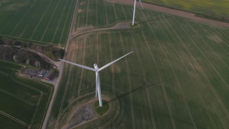 Wind-turbine-generators-in-English-countryside,-Yorkshire