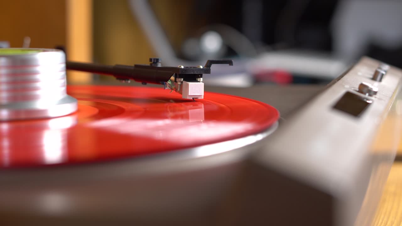 회전판 에 은 회전 비닐 판