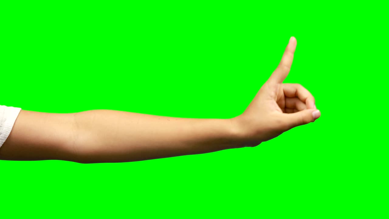 초록색 스크린 배경 에 손 의 제스처 를 하는 사람