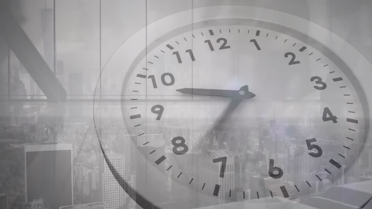 animación del reloj que hace tic-tac sobre la ciudad ocupada