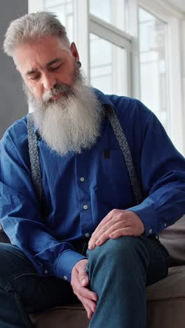 elderly man with knee pain