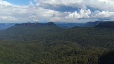 drone shot in blue mountains np in new south wales