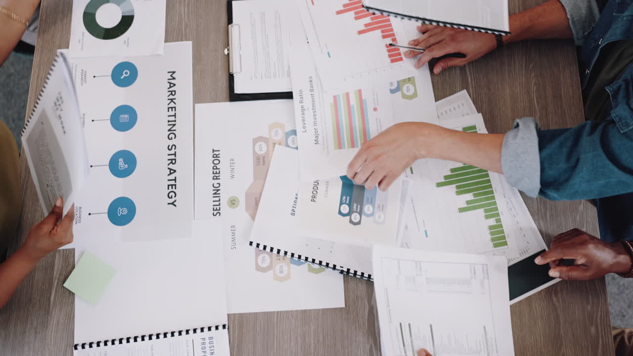 reunión de negocios, papeleo con la comercialización