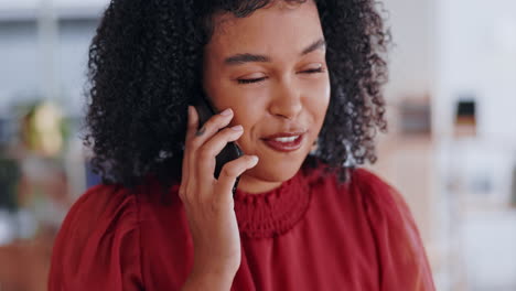 llamada telefónica, comunicación y mujer de negocios