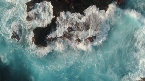 Top-down-views-of-ocean-action-on-rocks