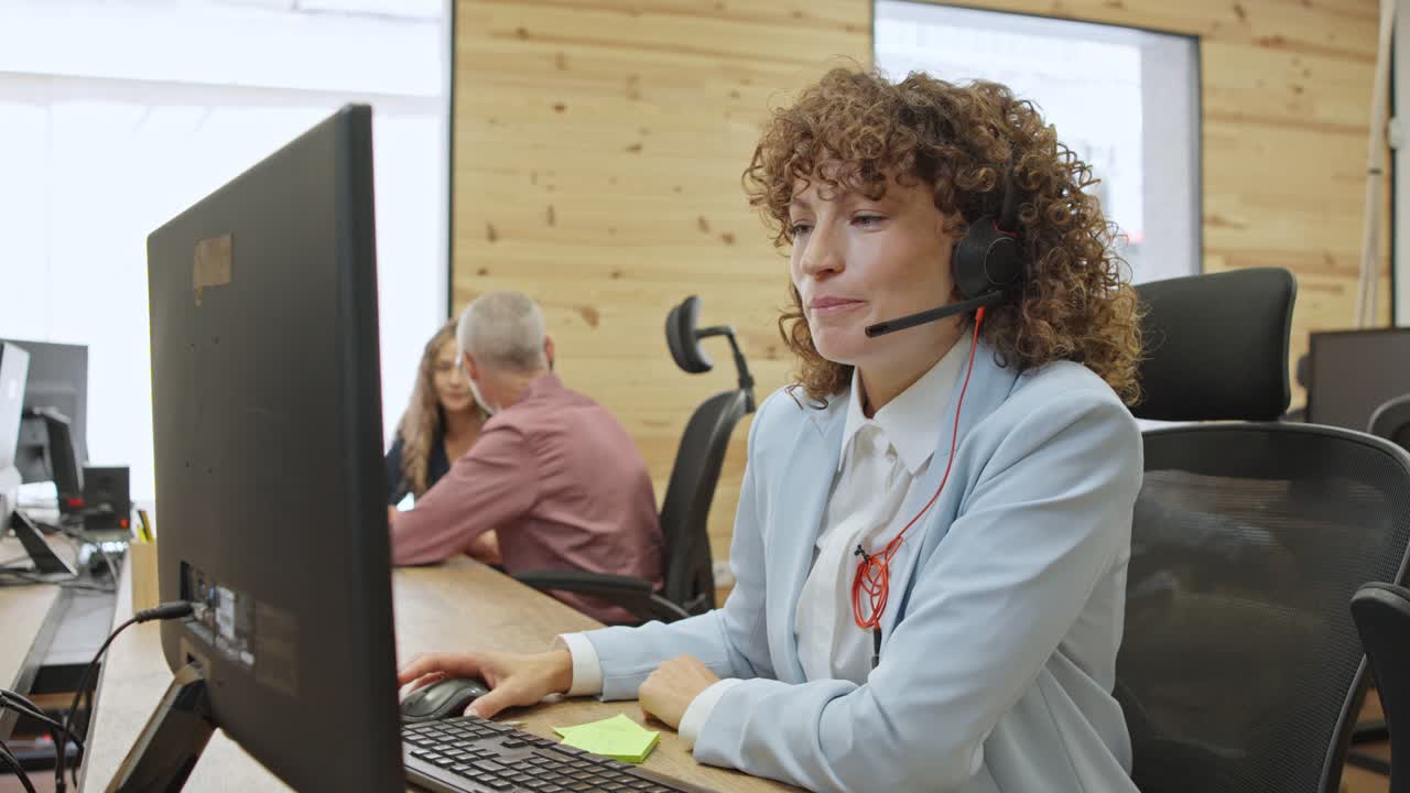 representante de servicio al cliente en el trabajo