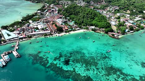 imágenes de aviones no tripulados de las islas phi phi