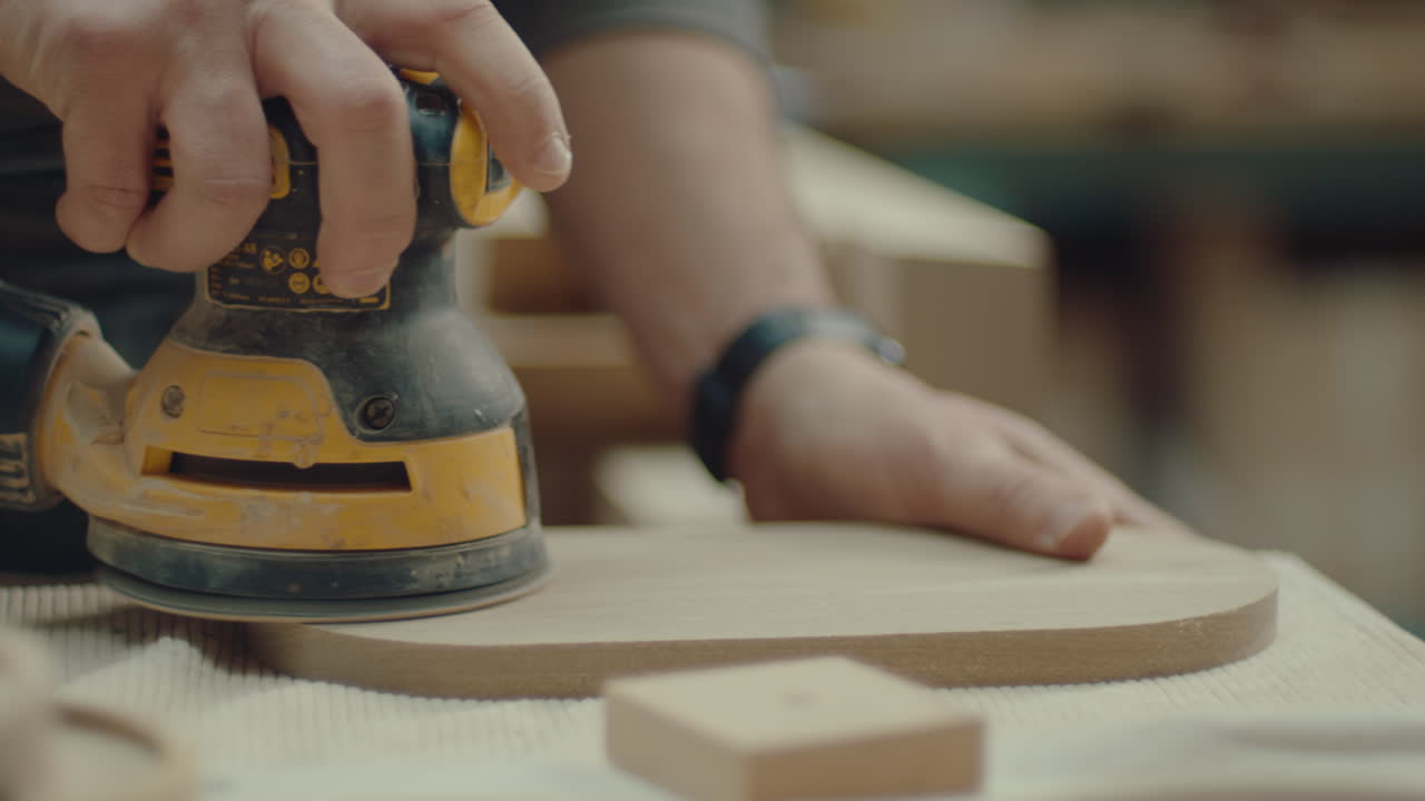 Polishing Wooden Tray with Random Orbit Sander