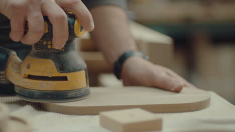 polishing wooden tray with random orbit sander