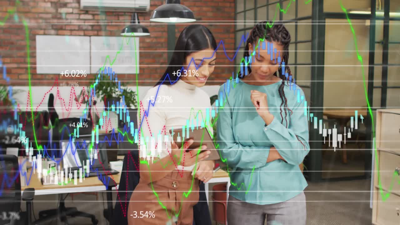 animación del procesamiento de datos sobre diversas personas de negocios en la oficina