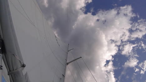 Sailing-on-Sydney-Harbour-Australia