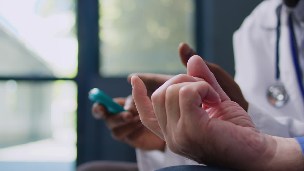 Visita medica con medico e paziente