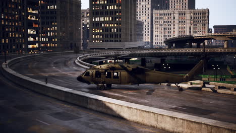 helicóptero militar en la ciudad de nueva york