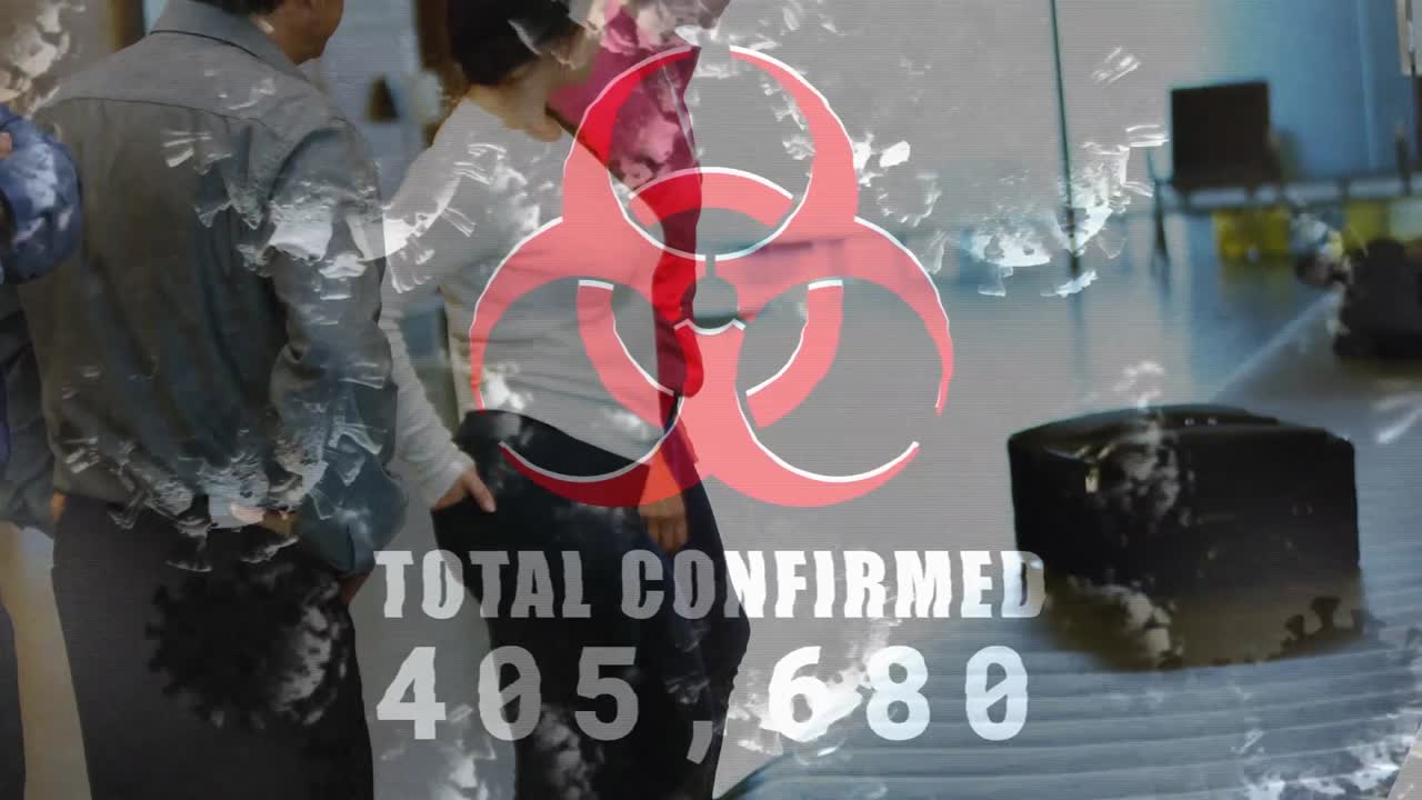 떠다니는 거대 코로나19 세포의 애니메이션과 공항에서 짐을 가져가는 사람들에게 생체 위험 표지판