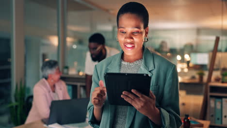 Tablet,-night-and-business-woman-in-office