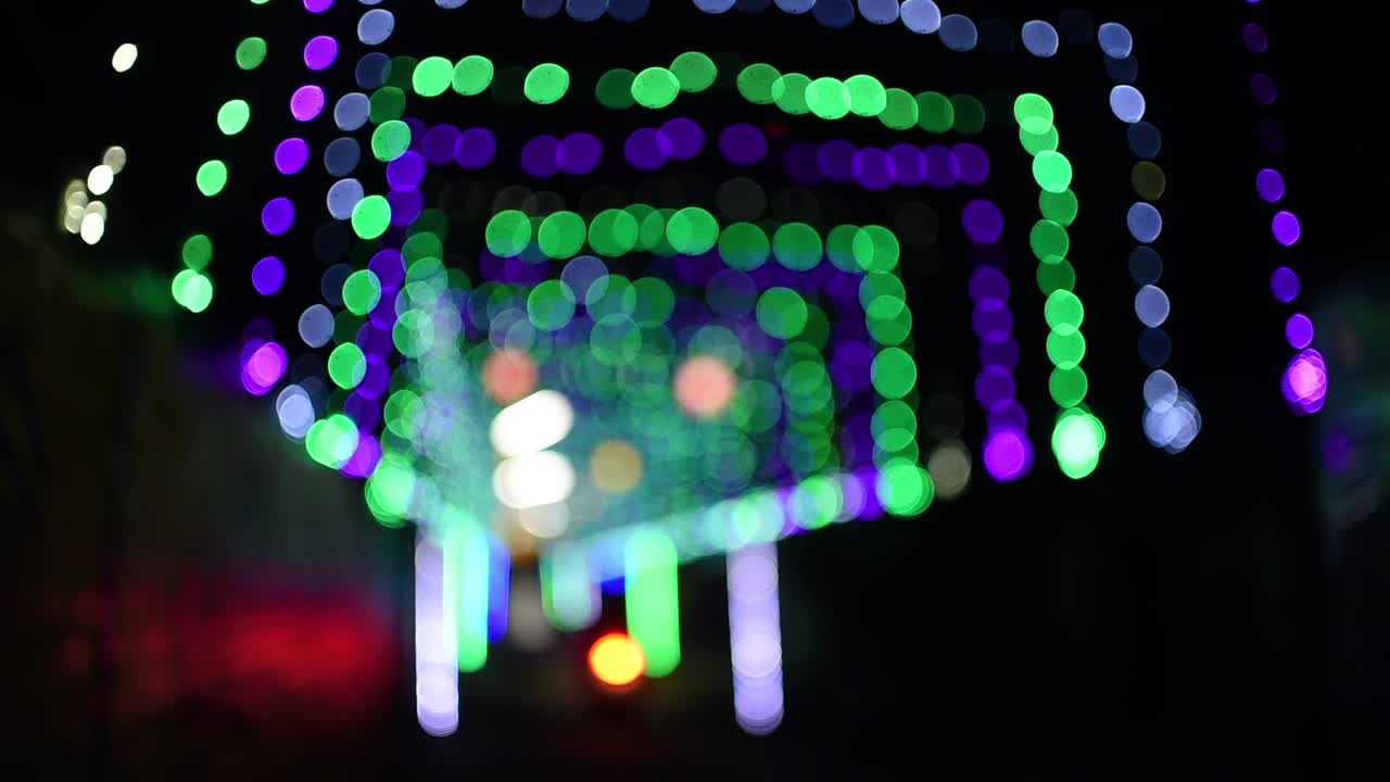 coloridas luces led borrosas para la decoración de carreteras y calles para navidad, festival asiático o boda