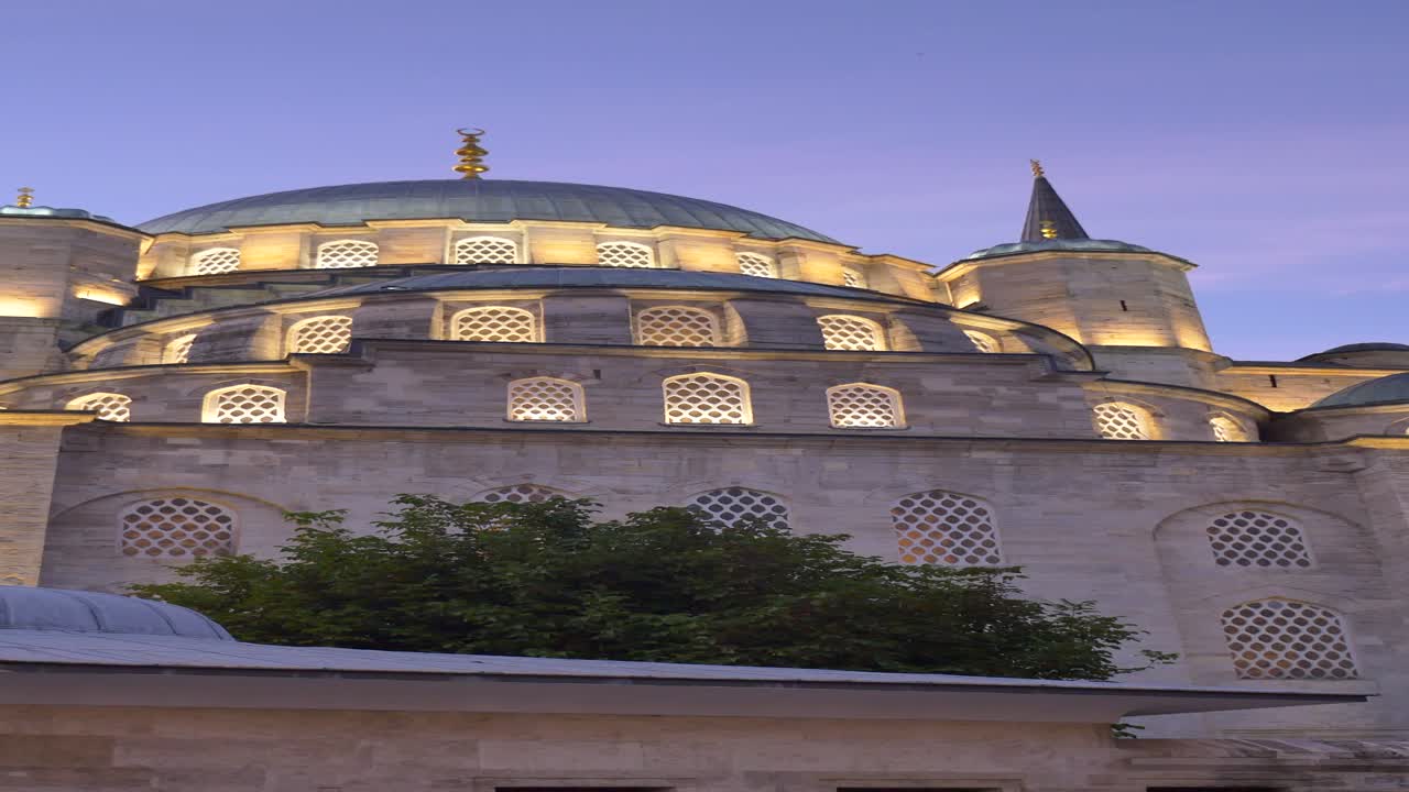 la mezquita azul en estambul por la noche