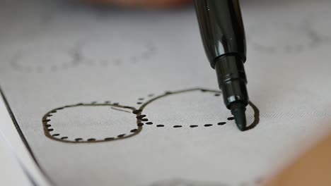 drawing circles with a marker