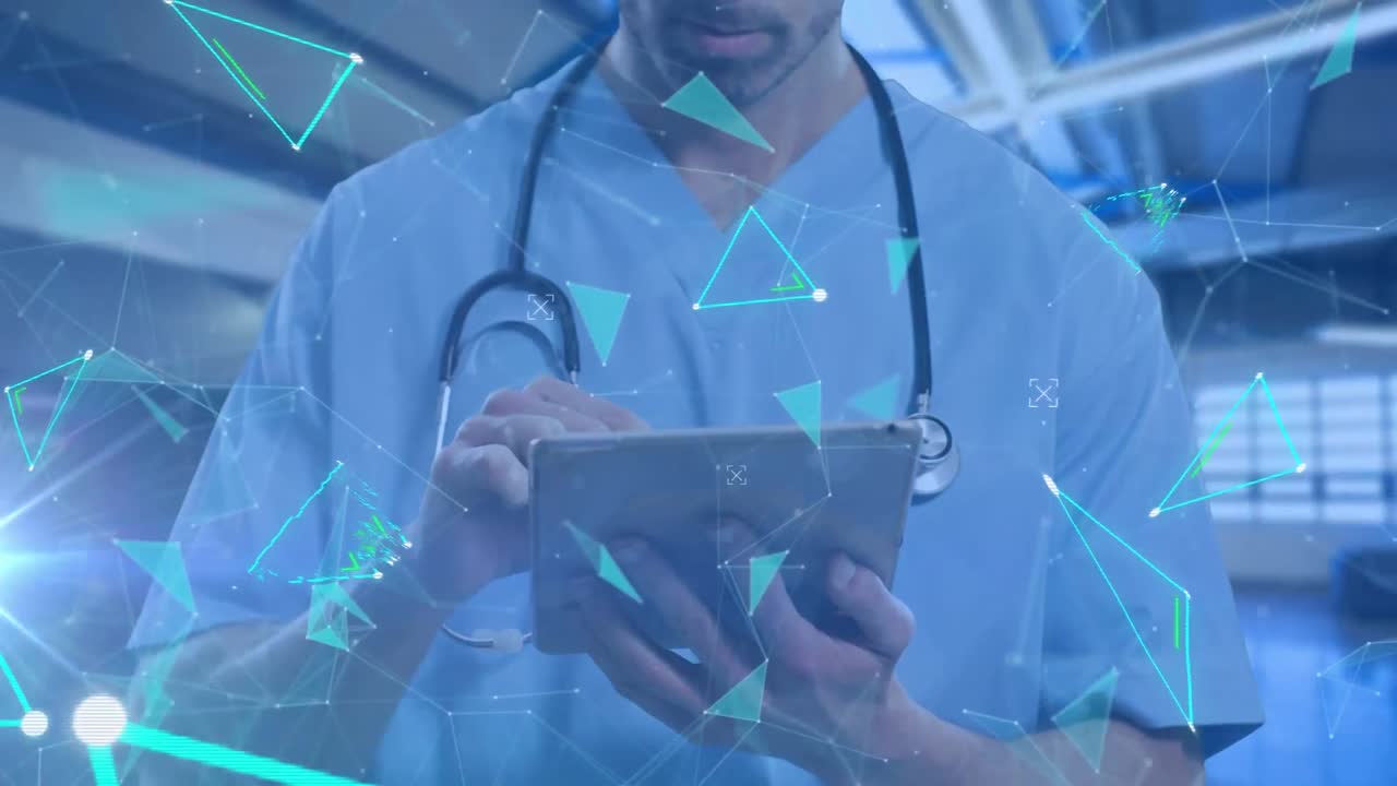 animación de triángulos sobre un médico biracial usando una tableta