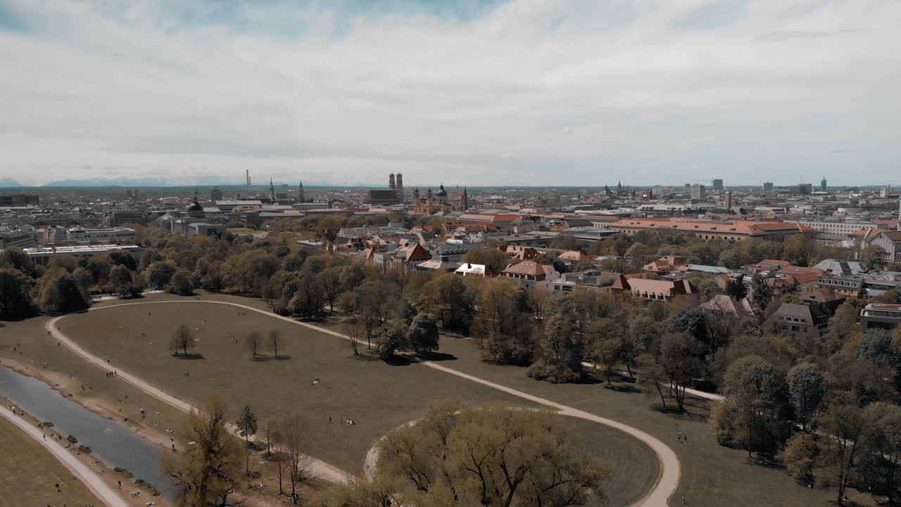 englischer garten 공중, 영국 정원, 뮌헨, 공중 정원 강 뮌헨, 바이에른, 독일 위의 무인 항공기 비행