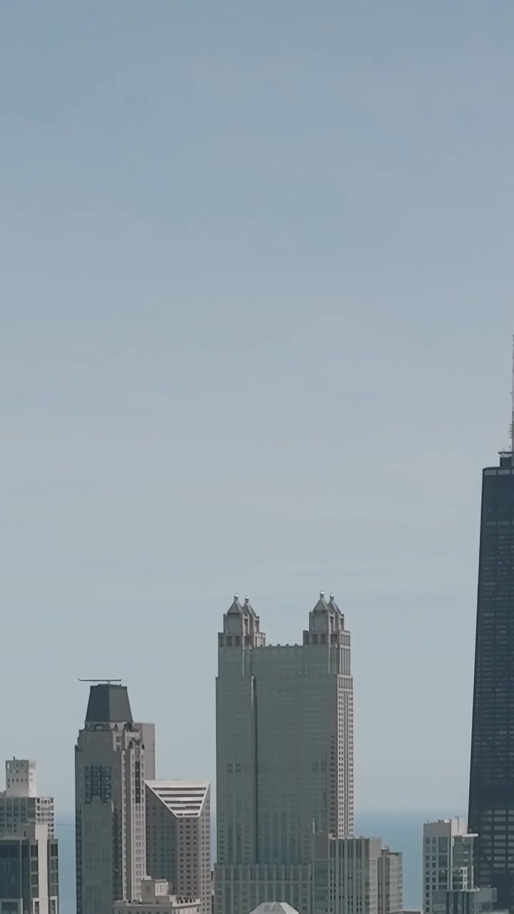 Vista do horizonte de Chicago de cima, mostrando os edifícios e o lago