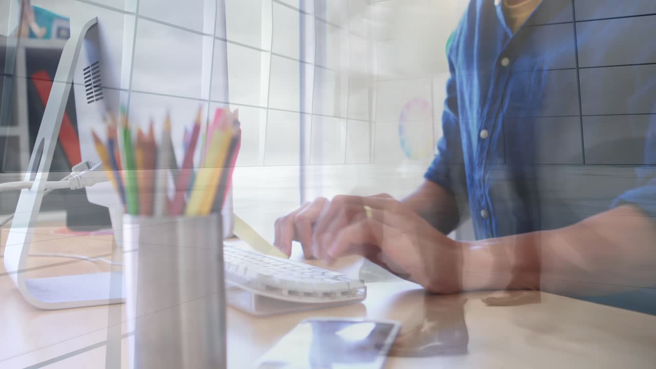 Animation af medieforbindelser, der vises over hænder og spor.
