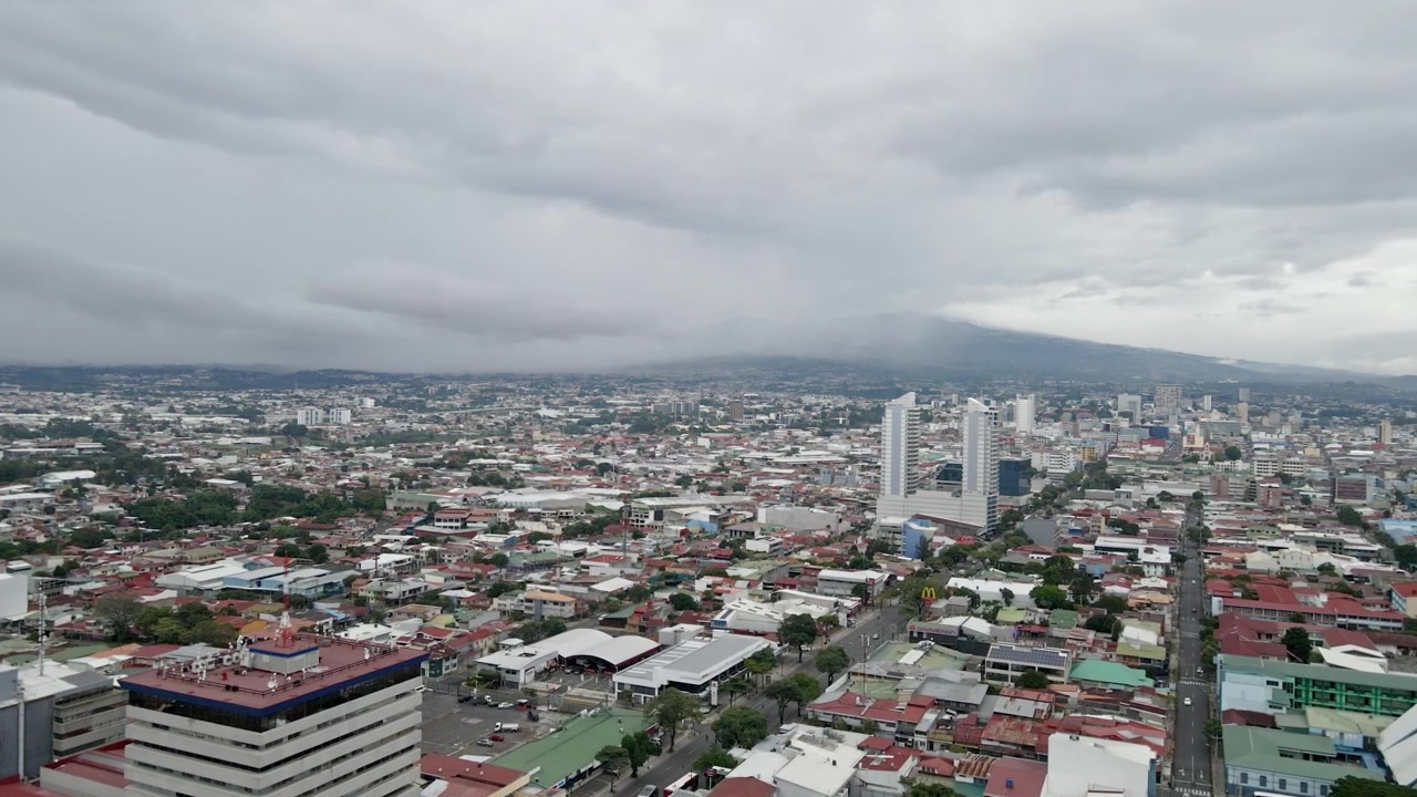 Panorama del paesaggio urbano di San José in Costa Rica. Ripresa aerea