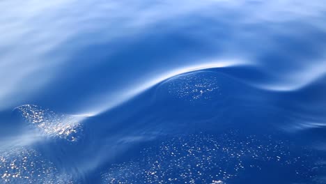 slow moving waves from the edge of a boat