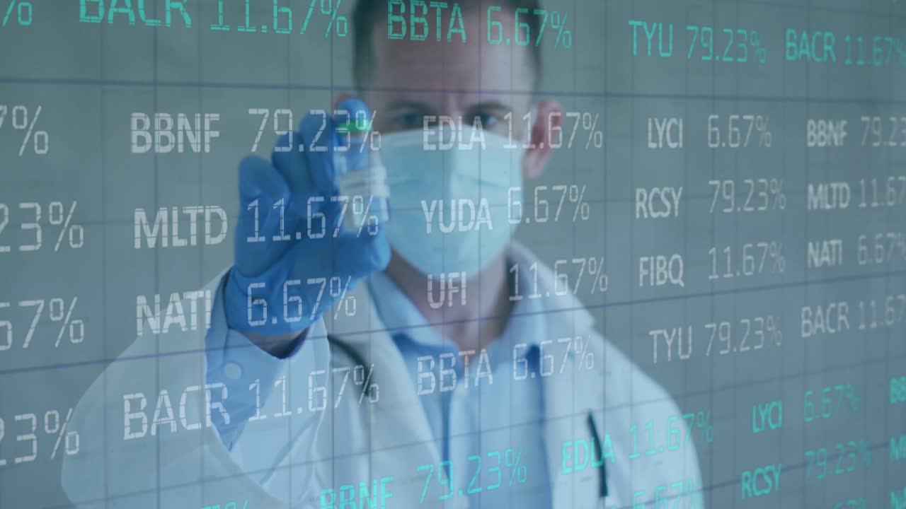 금융 데이터 처리 애니메이션과 백신을 들고 있는 얼굴 마스크를 입은 남성 의사