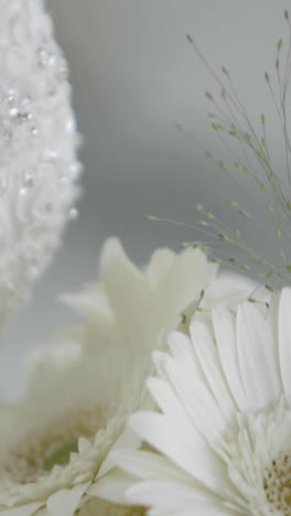 beautiful bride holding her bouquet of daisies