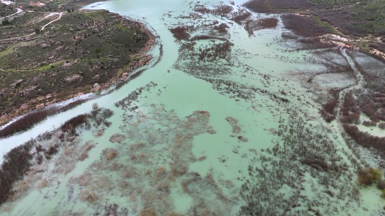 Vista Aérea de uma Paisagem de Área Úmida Inundada