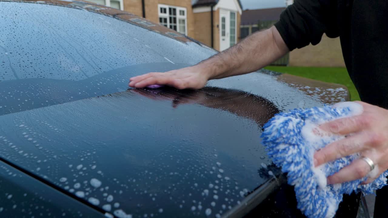 검은색 자동차 부트 트 ⁇ 크를 막는 점토