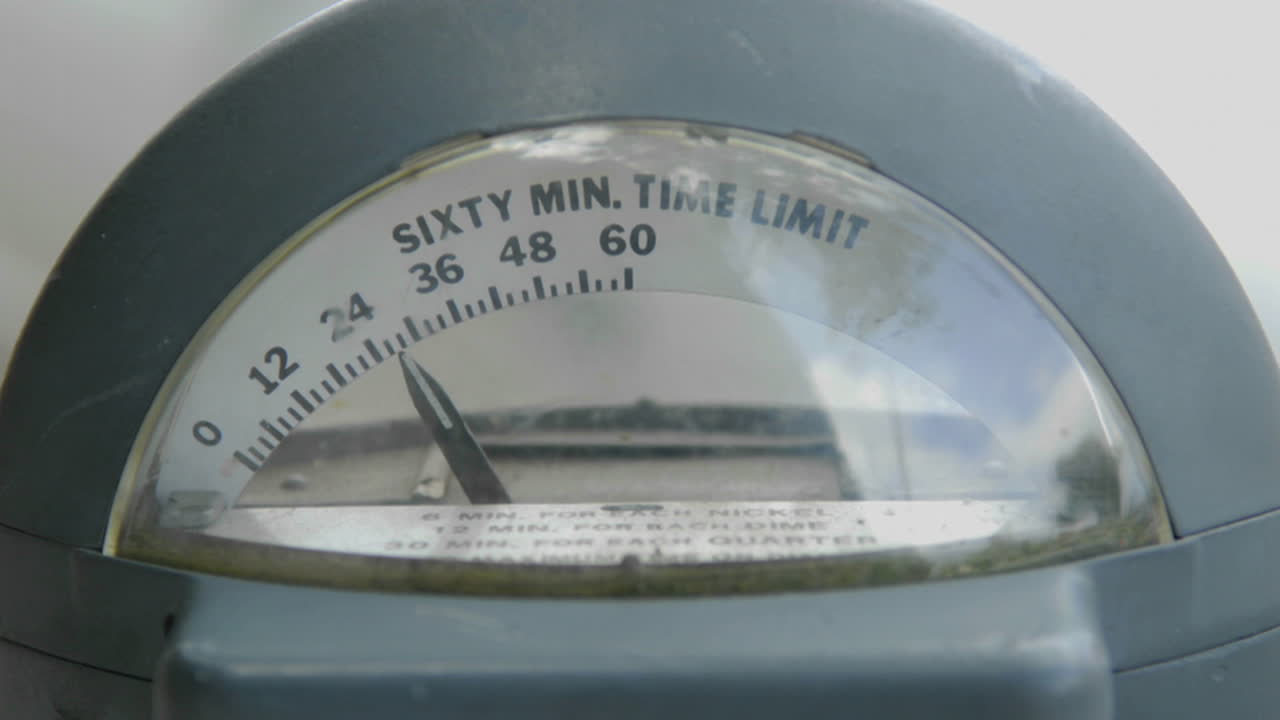 주차 미터기가 만료까지 천천히 카운트다운합니다.