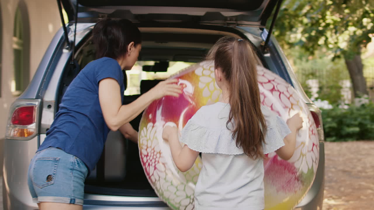 Family Packing Car for Vacation