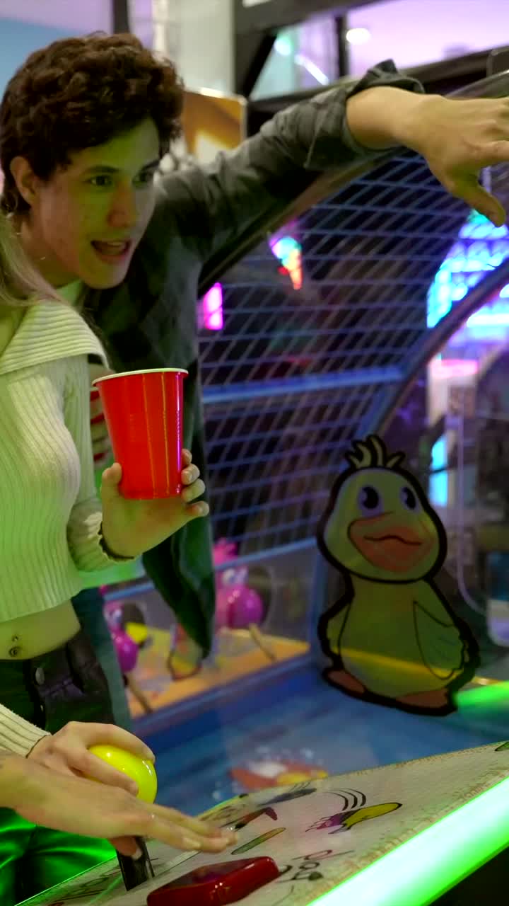 amigos divirtiéndose en una fiesta