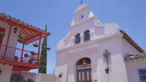 Slow-sliding-opening-shot-of-church-in-Pueblito-Paisa,-Cerro-Nutibara,-Medellin