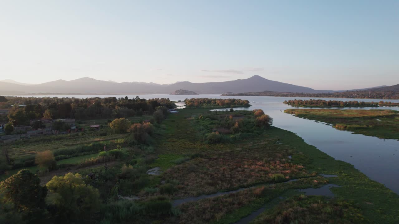 vista aérea del paisaje al atardecer