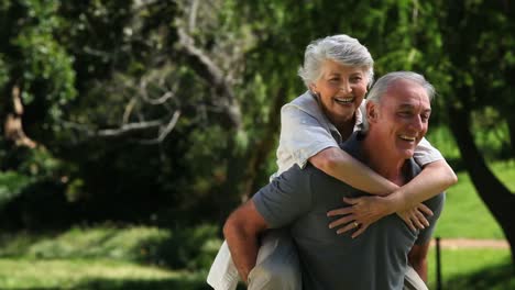 Senior-couple-enjoying-a-moment-together