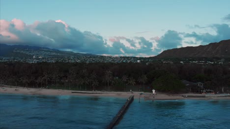 Aerial-drone-footage-of-Honolulu,-Hawaii