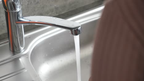 water running from kitchen faucet