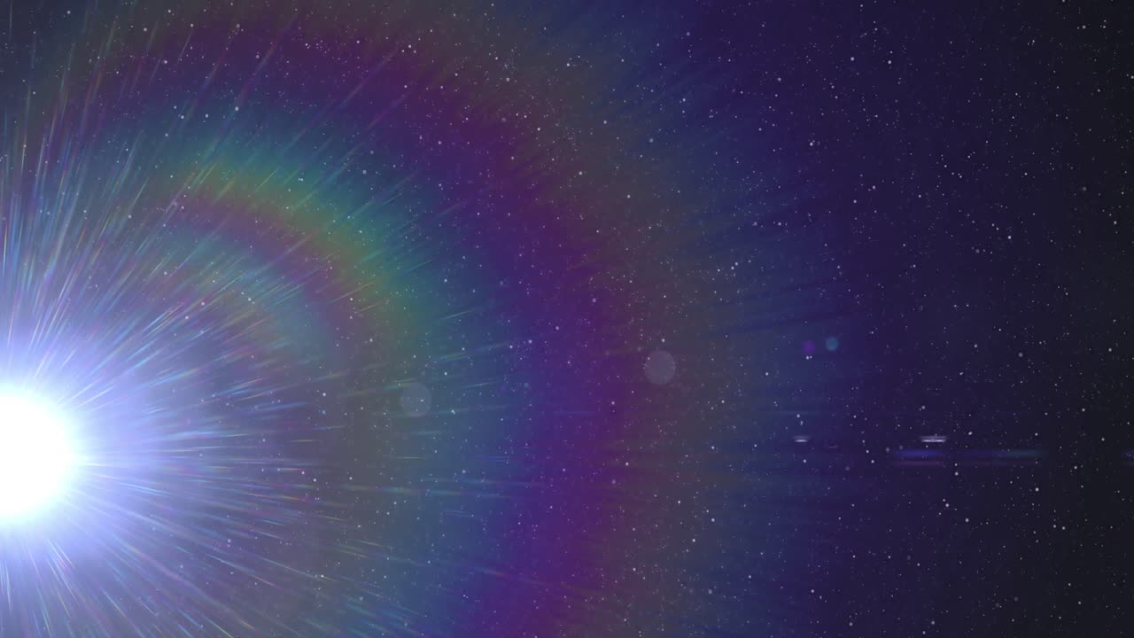 mancha blanca de luz y el destello de la lente del arco iris se mueven en el cielo nocturno