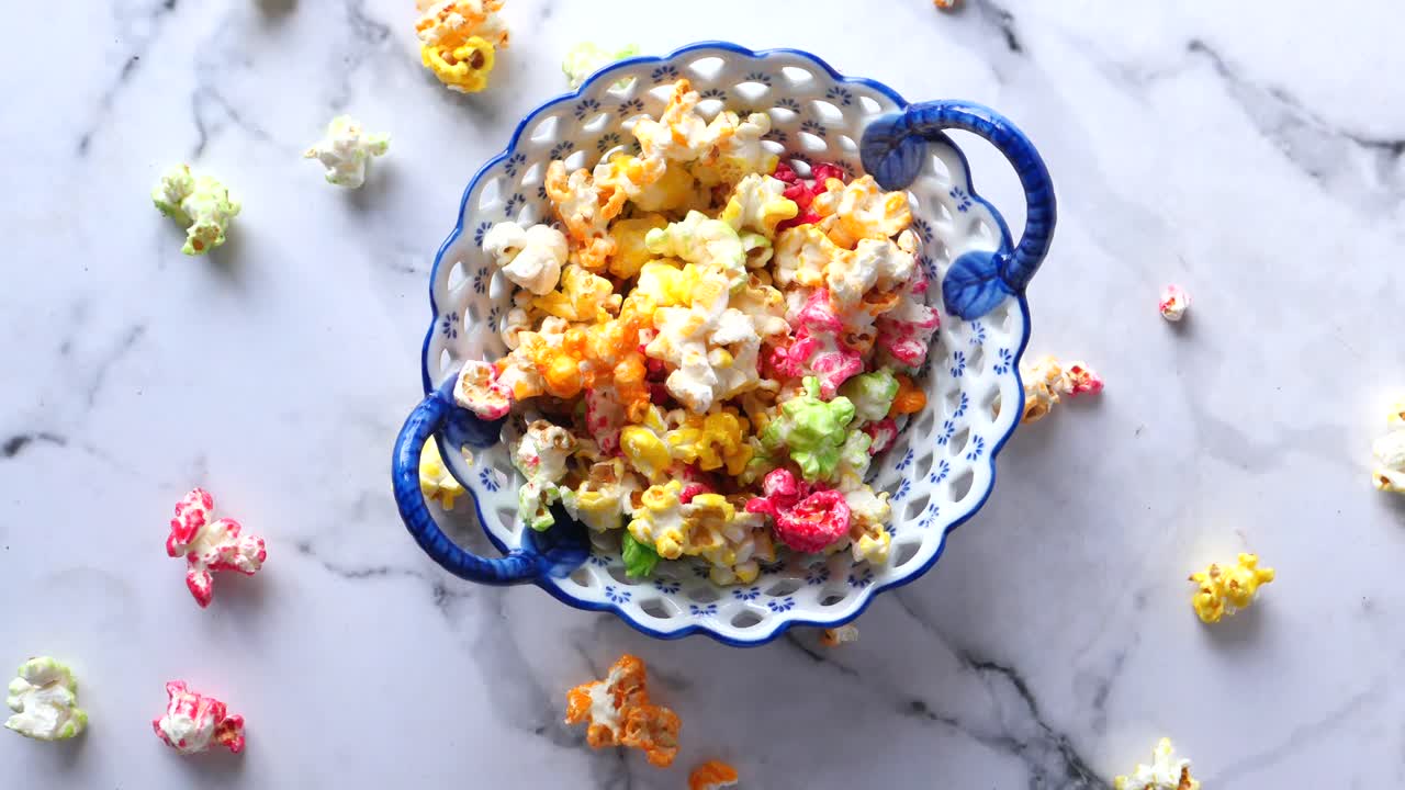 장식 된 그 에 있는 다채로운 팝콘