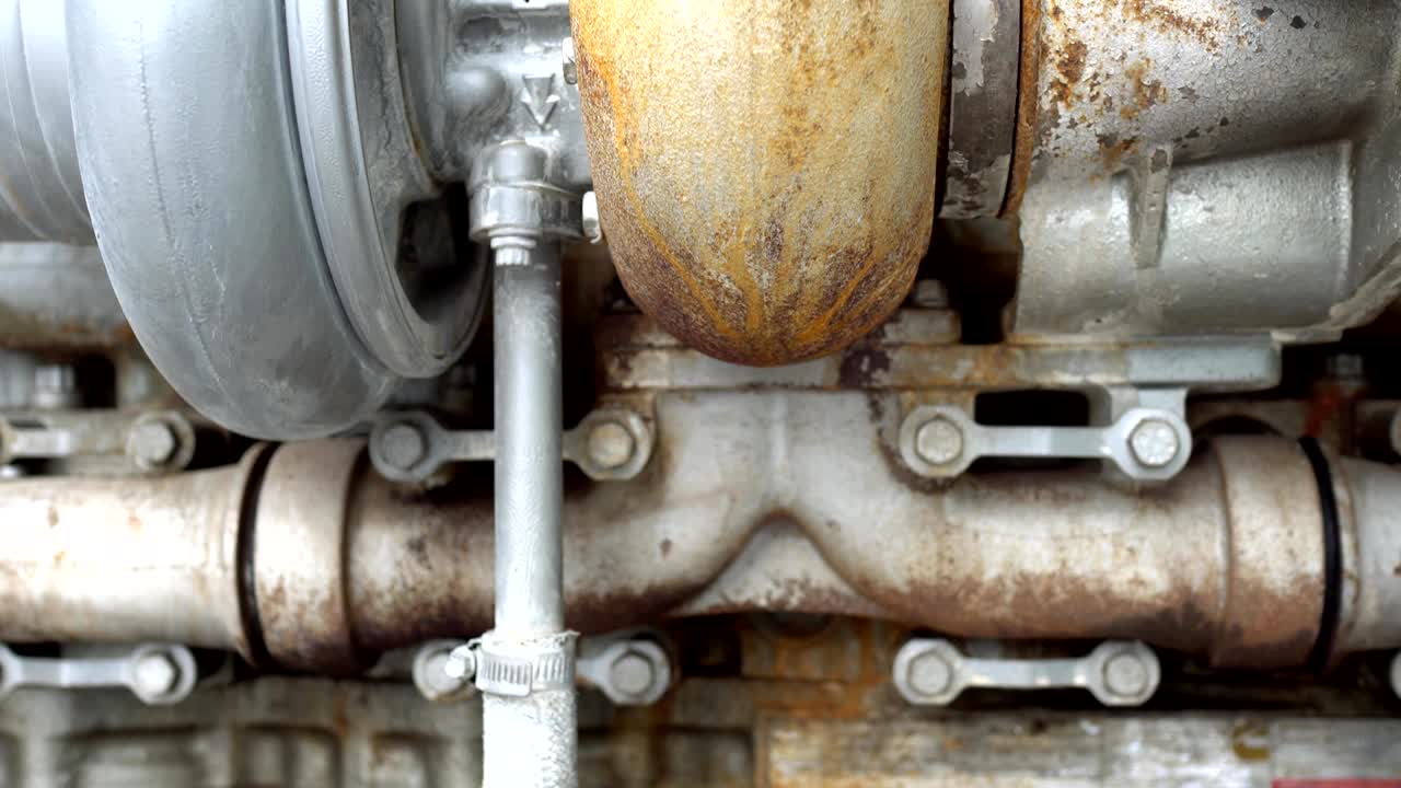 cerca de las partes del alternador sincrónico sin escobillas.