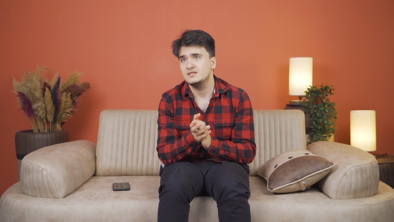 불행하고 불안한 사람.