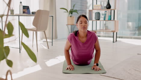 Meditation,-Yoga-Und-Kobra-Stretch-Der-Frau